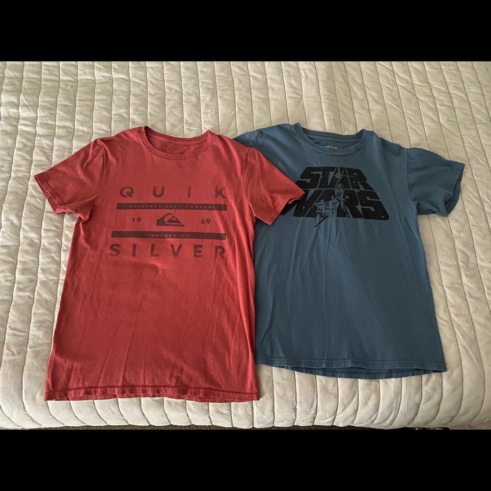 ✨2 graphic T-Shirts✨